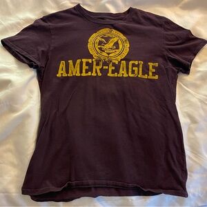 Women’s medium American Eagle outfitters short sleeved tee Burgundy